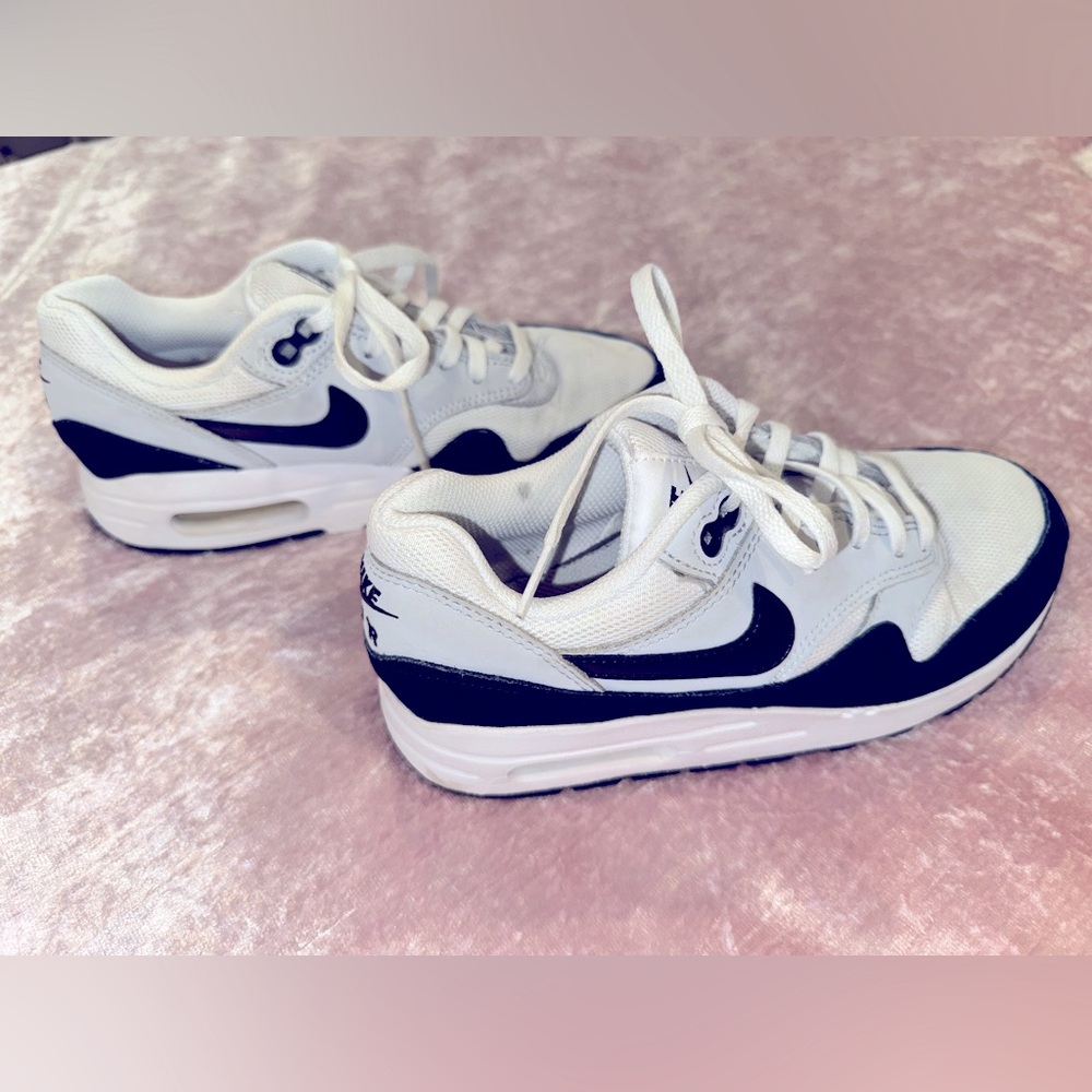 Nike Kids Air Max 1 White Platinum and Black Big Kid Sneakers size 4